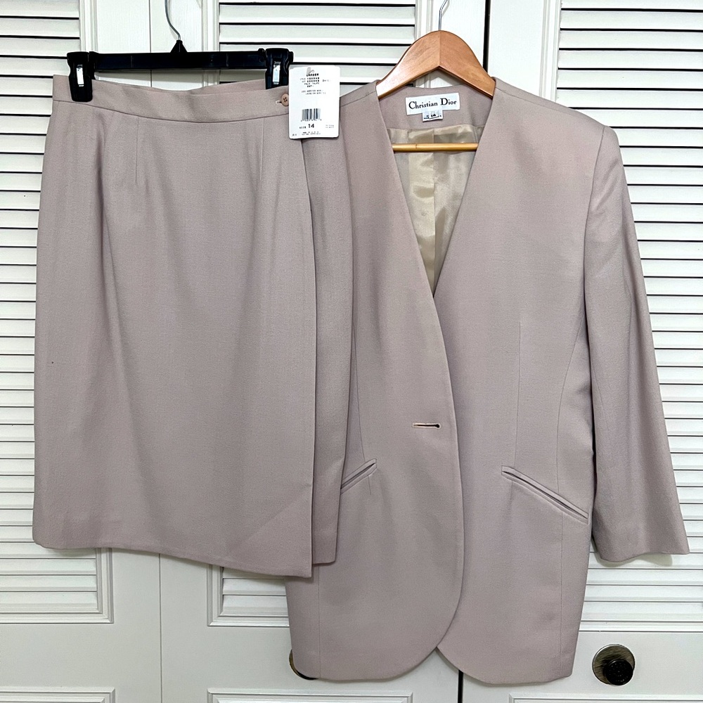 NWT, Christian Dior, jacket and skirt women suit 100% wool made in USA size 14